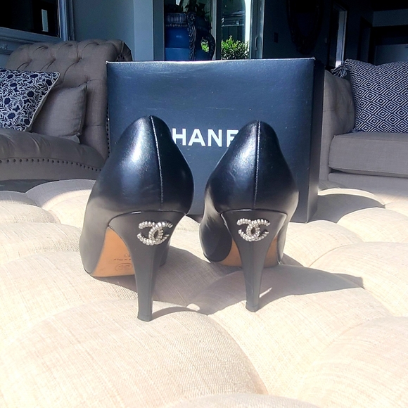 Chanel CC Heels - Picture 4 of 10
